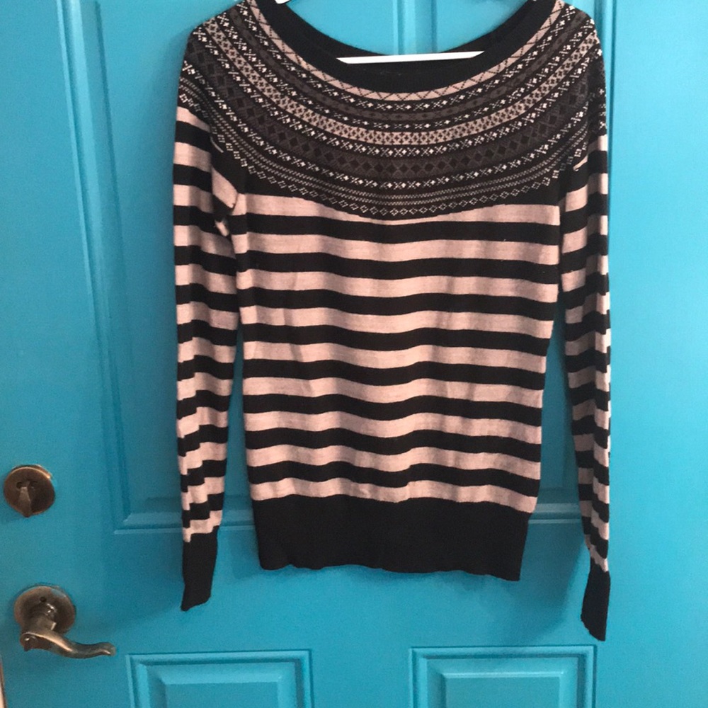 Black and gray sweater
